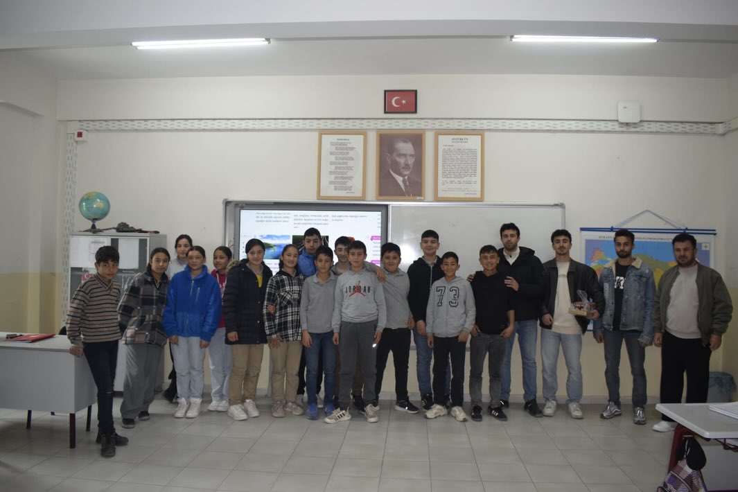 Aksaray Üniversitesi öğrencilerinden  Oğuzata Ortaokulunda anlamlı proje